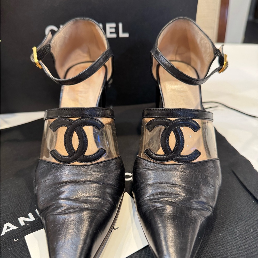 Authentic Chanel Black Chevron Women's Shoes - Picture 4 of 15